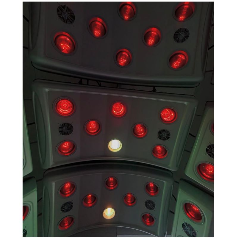 Close-up of a MaXuSS Pro with red and green lights, focusing on the red lights.